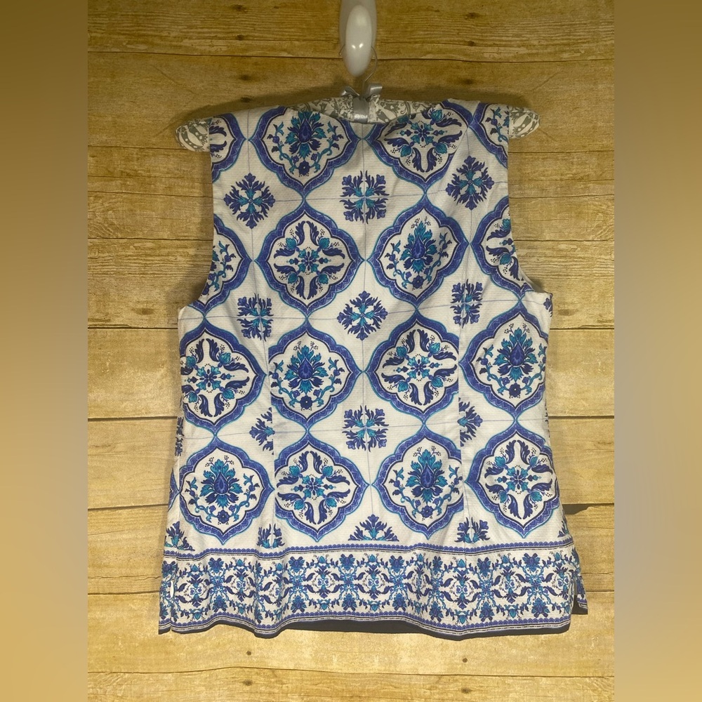 Talbots 10P Blouse Sleeveless White Blue Floral Medallion Lined Side Zip Top - Picture 2 of 12